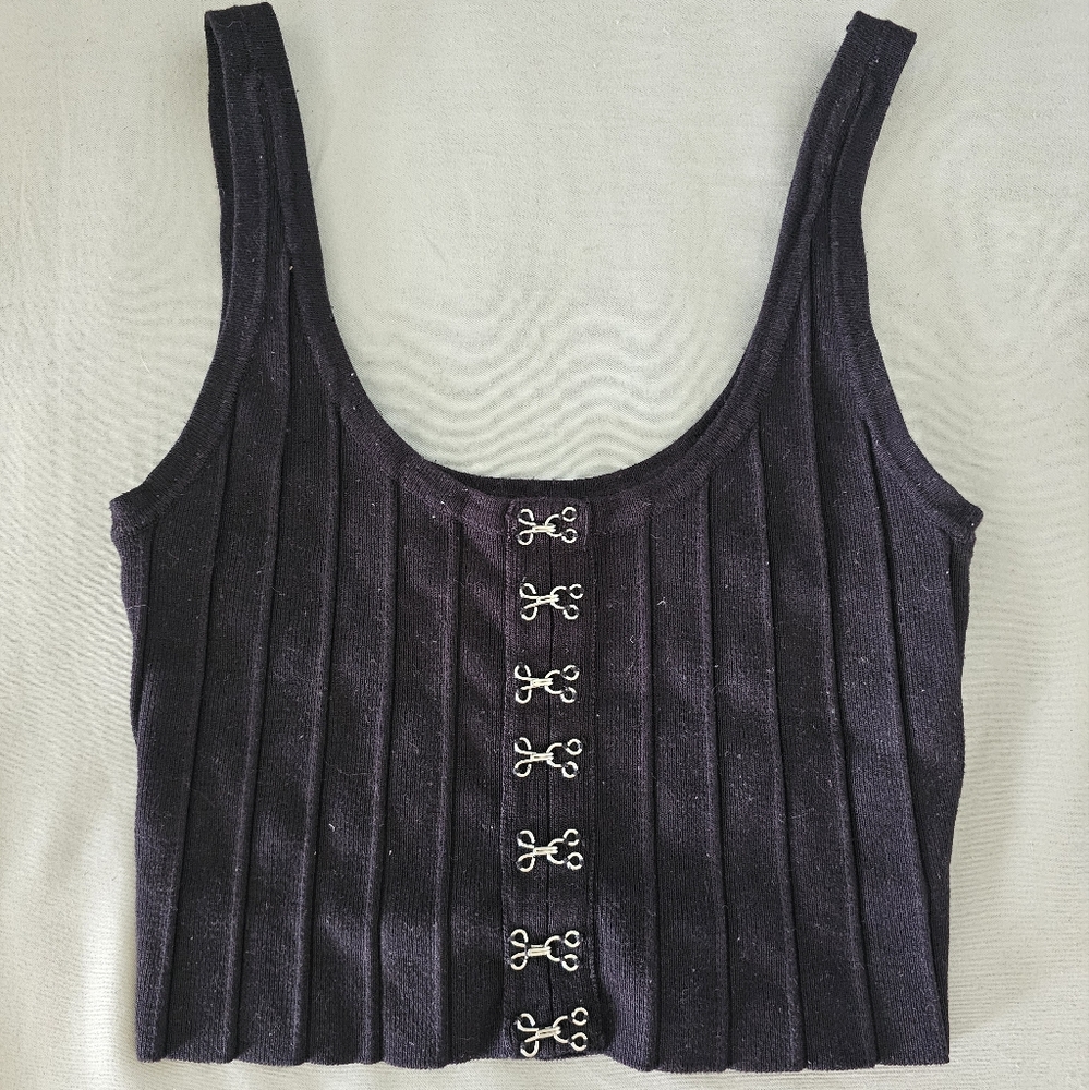 Black crop tank